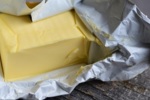 Ořechových másel je na trhu nepřeberné množství. Jak je nejlépe využít?